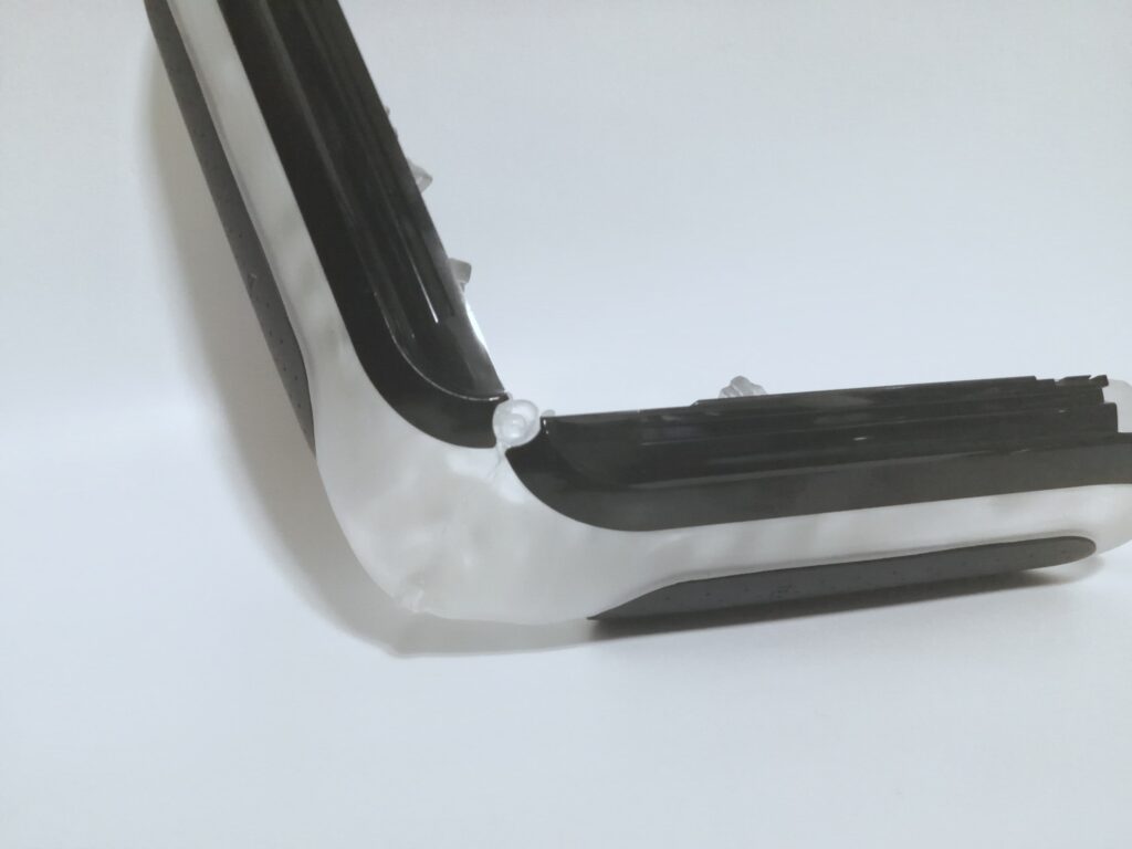 FLIP0BLACK的整合式樞軸