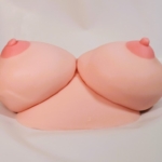 噗嚕嚕 天然巨乳的正面圖