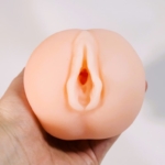 我那很適合競泳泳裝的女友那柔軟的極上名器的插入口