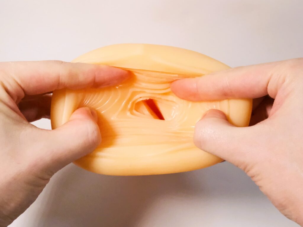 回転させるオナホ 「グランスレヴォリューション」掰開來看的樣子