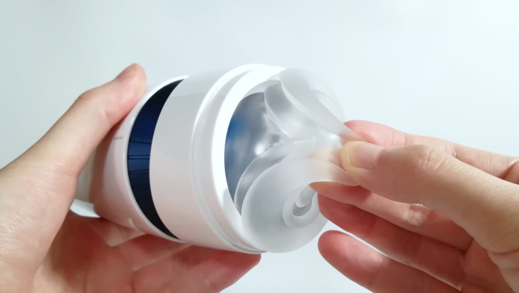 把TENGA AERO的凝膠拉出來