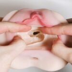 試著掰開リアルな膣マンコ的小穴側