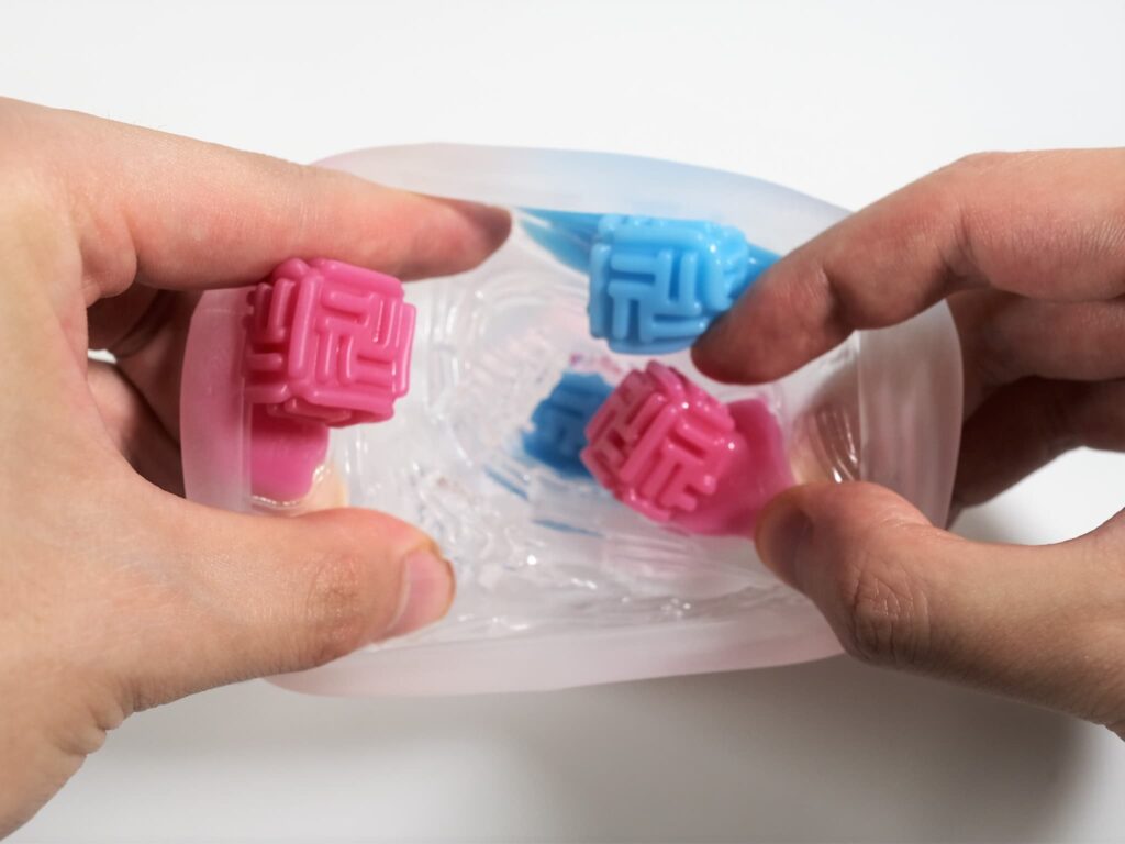 扒開TENGA Bobble Crazy Cubes テンガ ボブル クレイジーキューブズ看看裡面